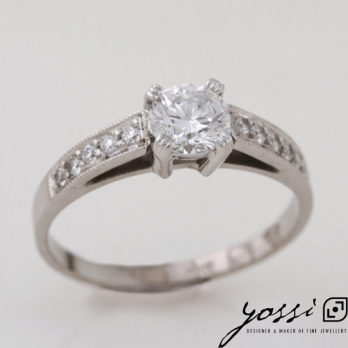 Astonishing Diamond & White Gold Engagement Ring