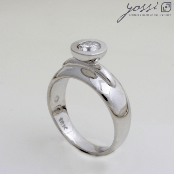 Glorious Diamond Engagement Ring
