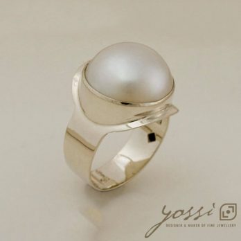 Majestic Mabe Pearl White Gold Dress Ring