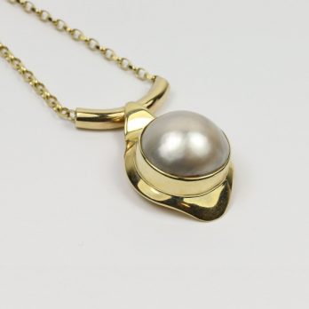 Magnificent Pearl Pendant | 9ct Gold