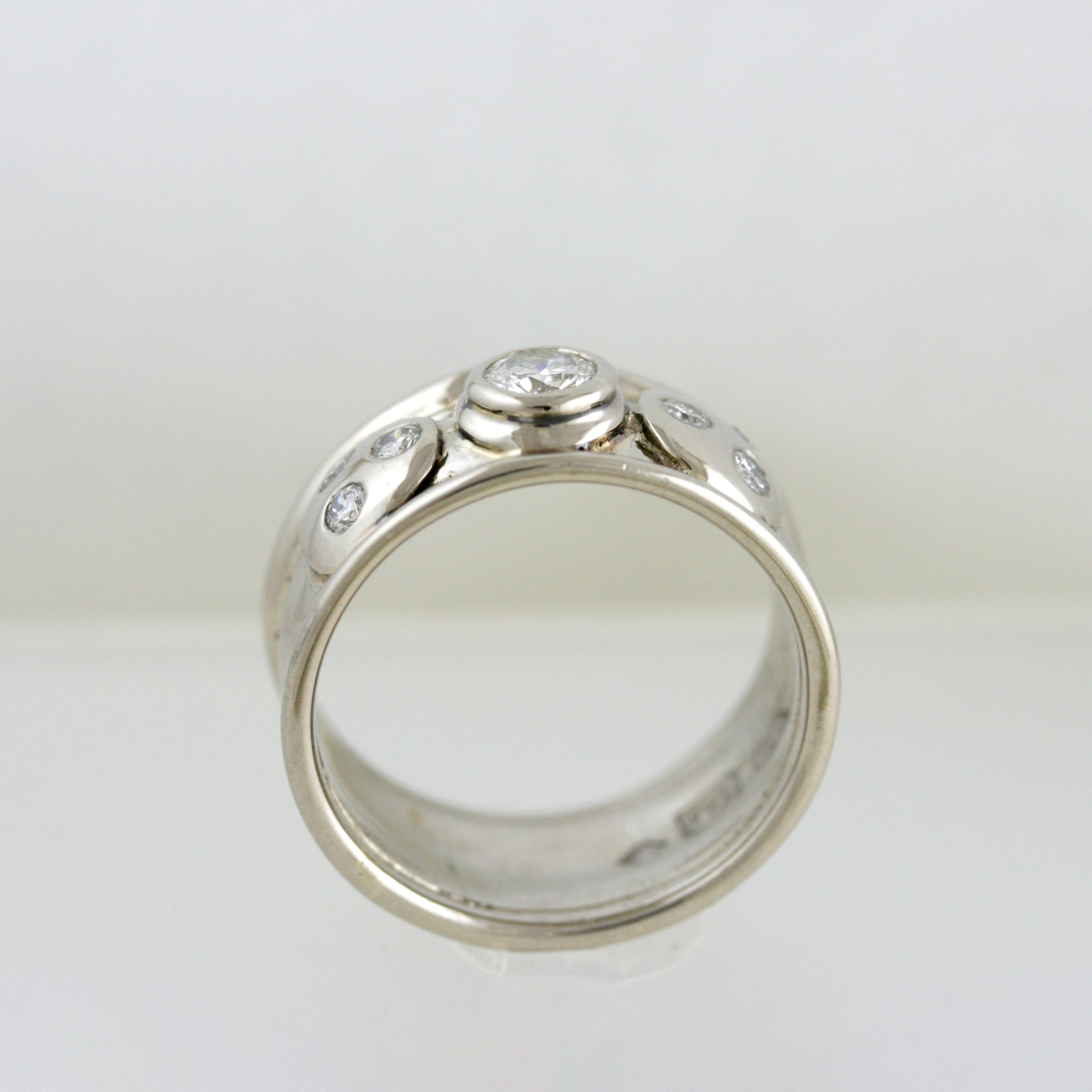 Diamond Bliss Wedding Ring – Yossi | Designer and Maker of Fine Jewellery